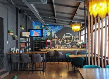 Бар с кухней в центре Москвы  