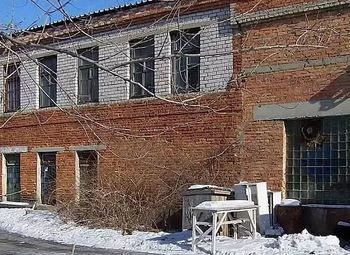 Производственная база к югу от города, отличная локация