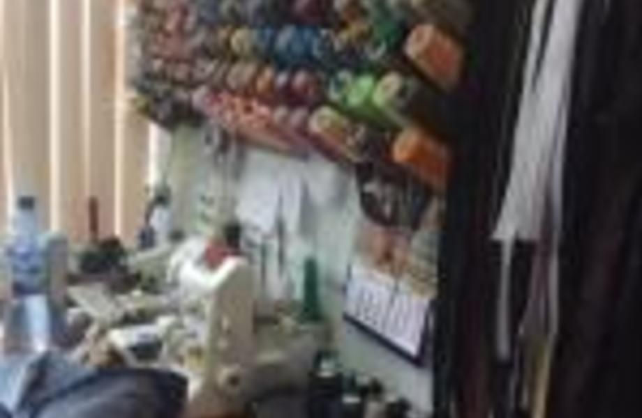 Фото 1 Действующее ателье в проходном месте.