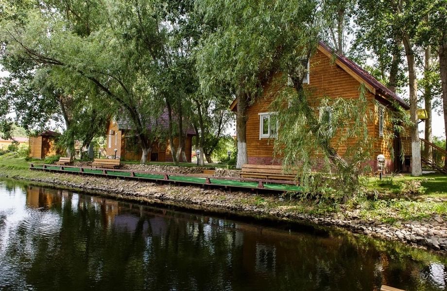База отдыха / Собственное озеро