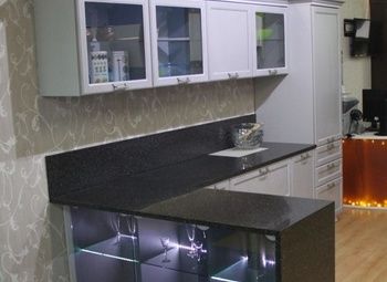 Фото Мебельный салон в проходном месте