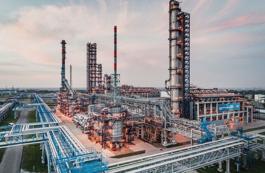 НЕФТЕПЕРЕРАБАТЫВАЮЩИЙ  ЗАВОД (НПЗ)