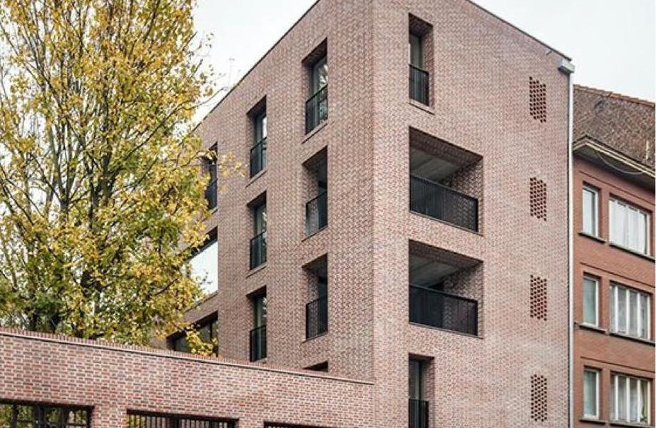 Фото 2 Продажа здания и участка под строительство аппартаментов.